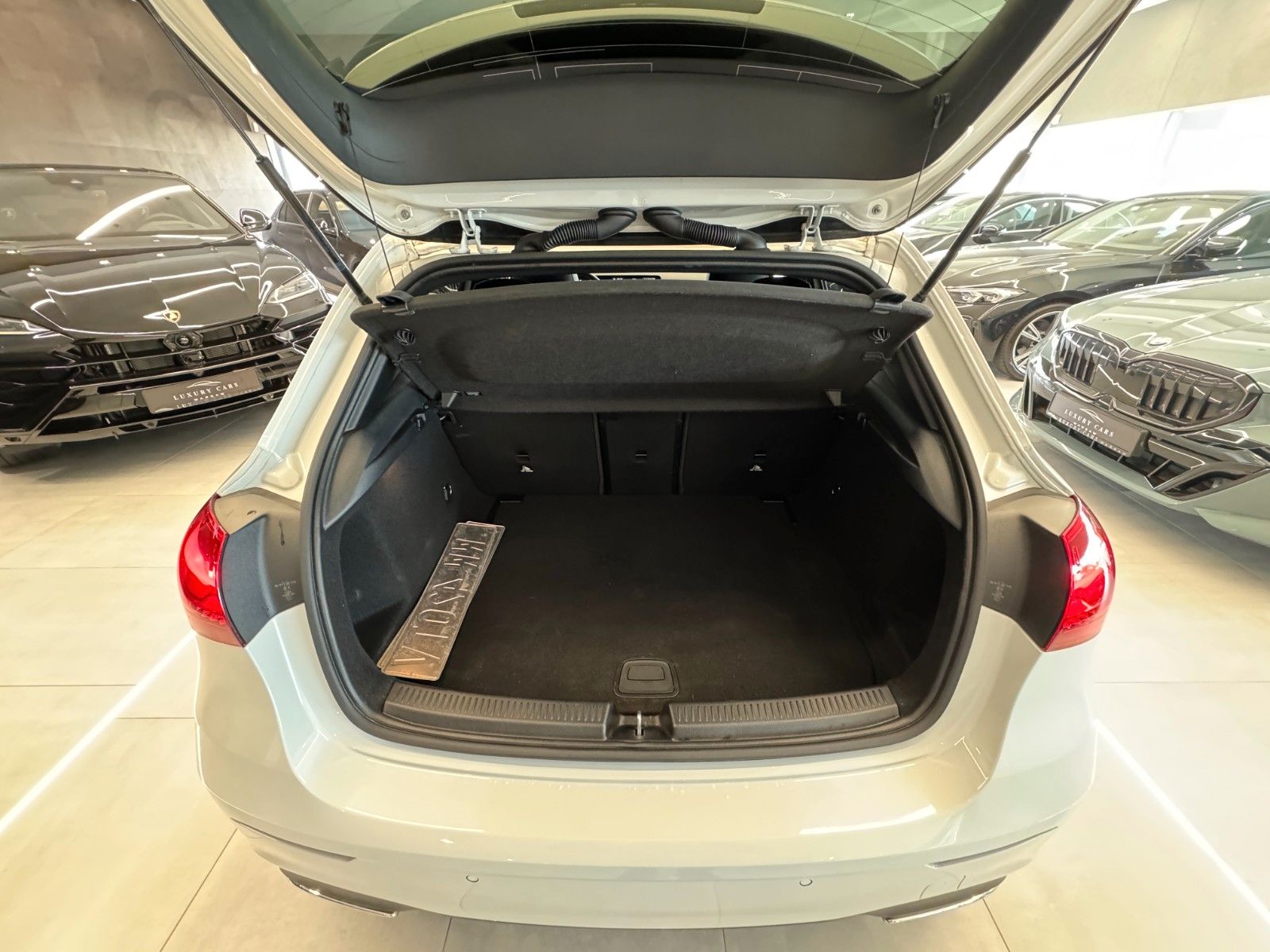 Mercedes-Benz A 200 AMG Line - Samsaru's Car Outlet