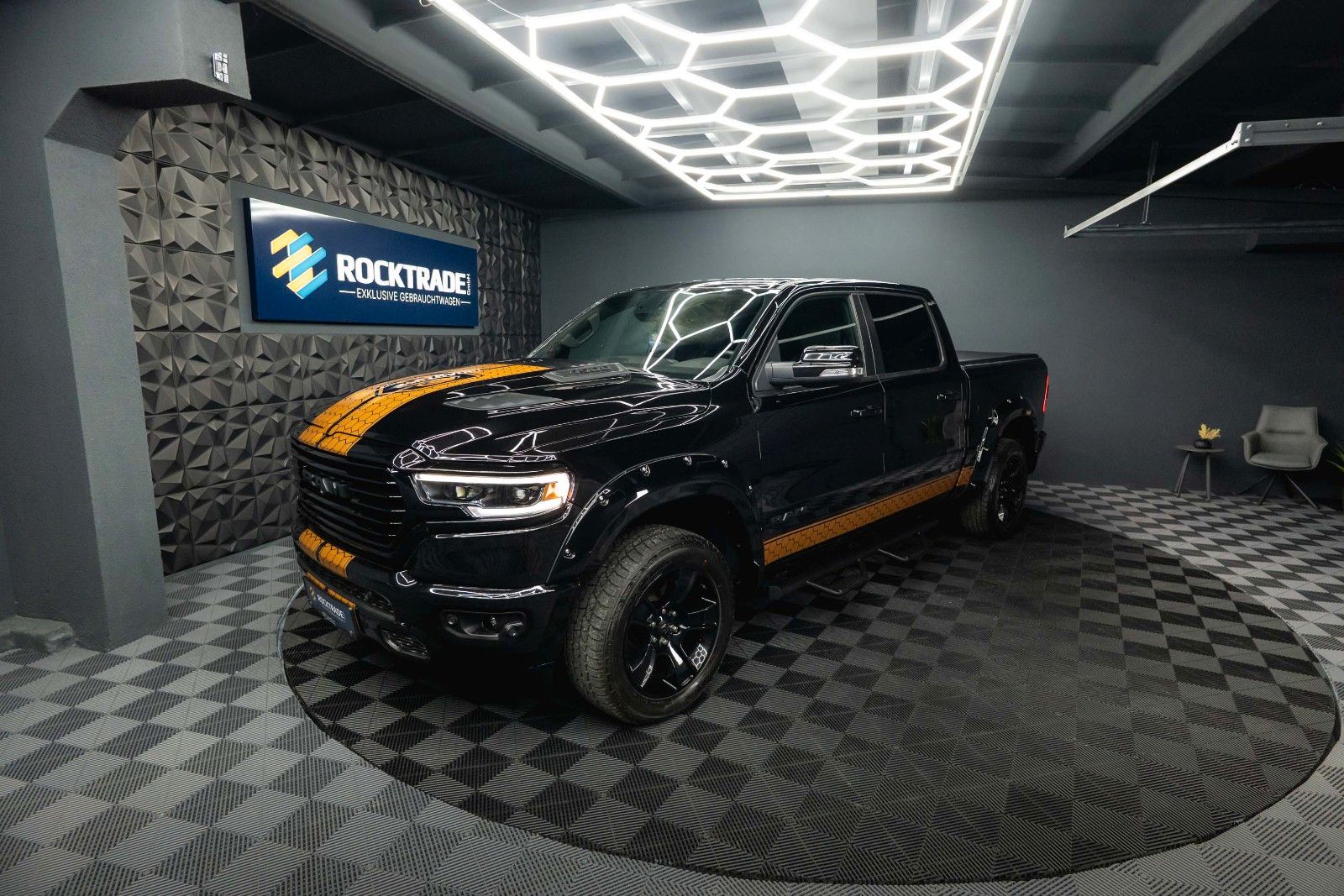 Dodge RAM 5.7 V8 HEMI 4x4 OFFROAD Night Limited 19%
