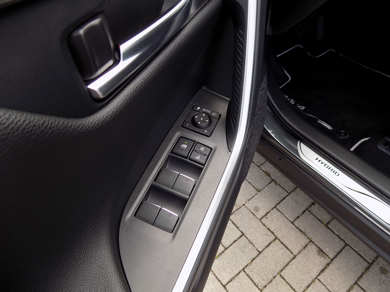 Toyota RAV4 2.5 l Hybrid 4x2 - Samsaru's Car Outlet