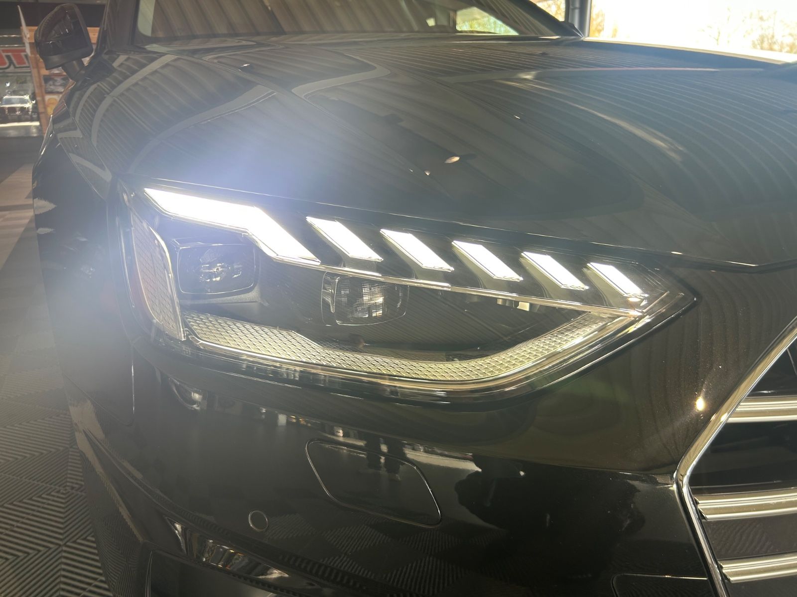 Audi A4 Avant 40 TFSI quattro advanced - Samsaru's Car Outlet