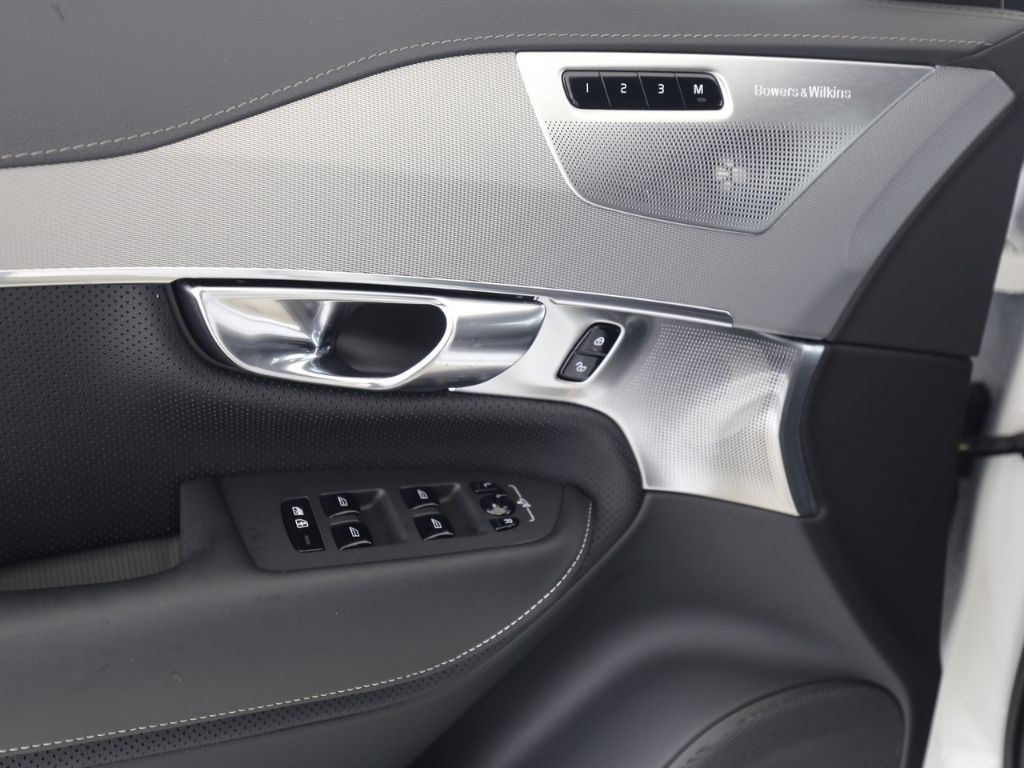 Volvo XC90 Plus Bright Recharge Plug-In Hybrid AWD T8