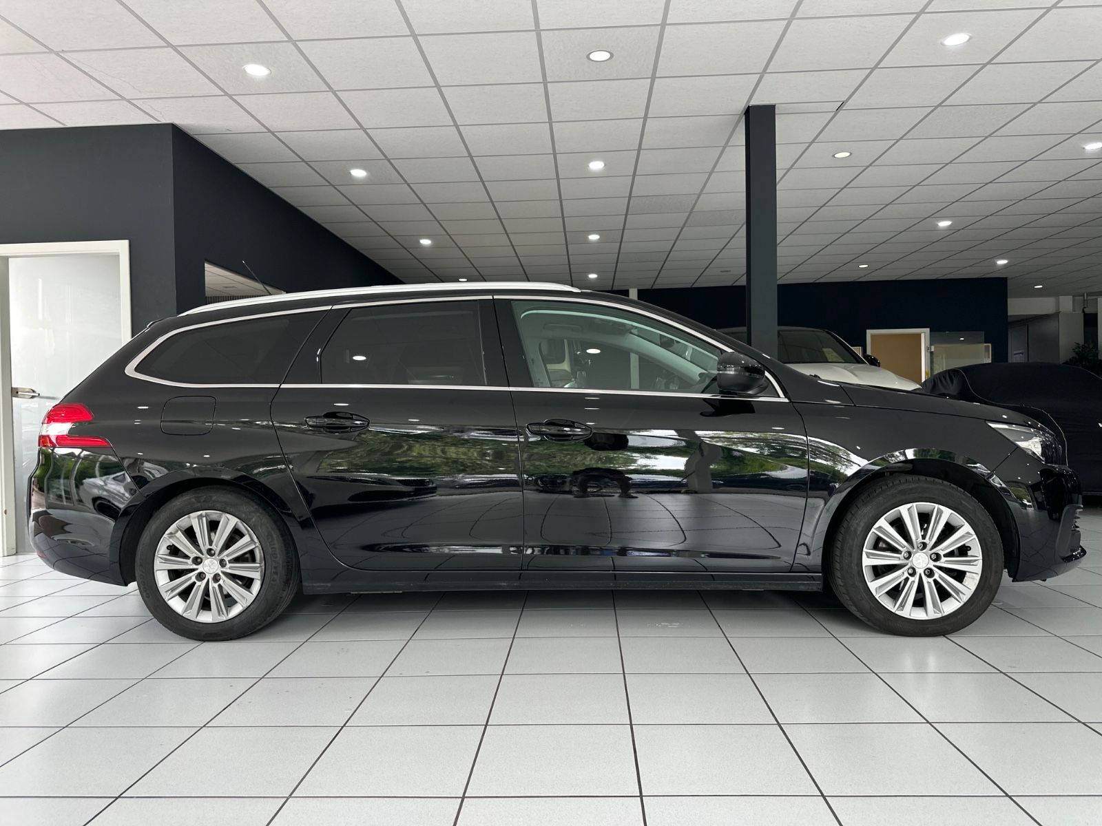 Peugeot 308 SW Allure - Samsaru's Car Outlet