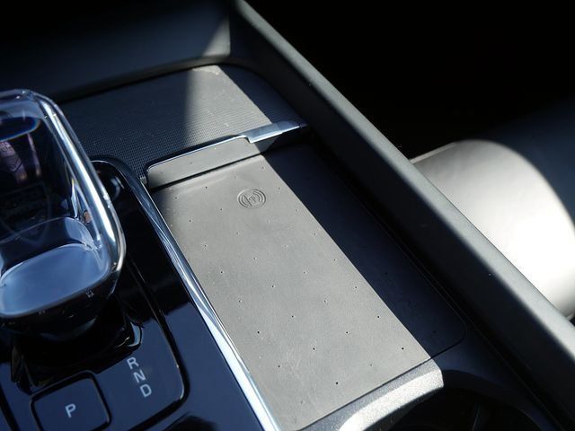 Volvo XC60 B4 Plus Dark SHZ H/K HGSD NAVI FACEL. LED