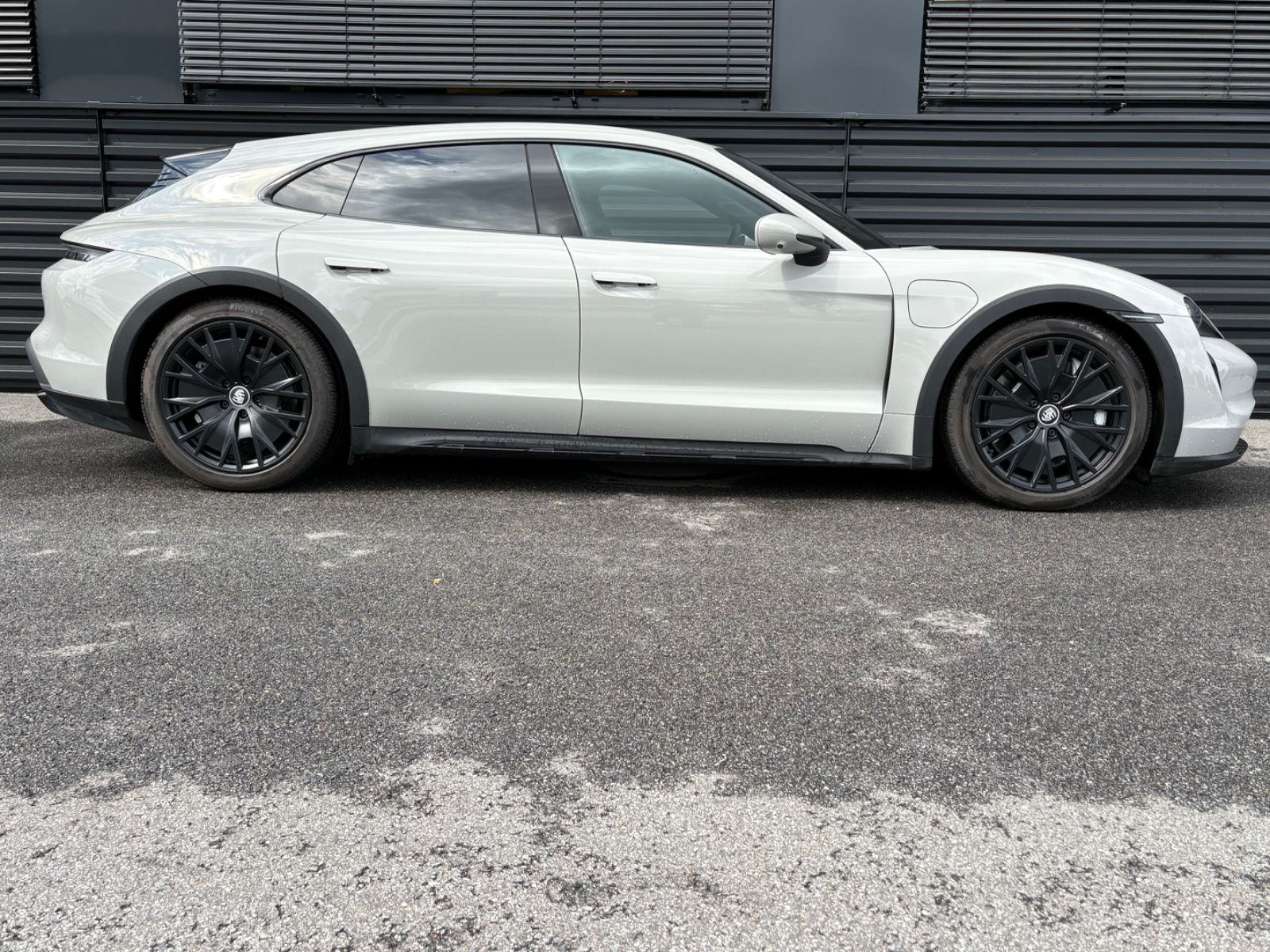 Porsche Taycan  Turbo  -Cross Turismo-1.HAND