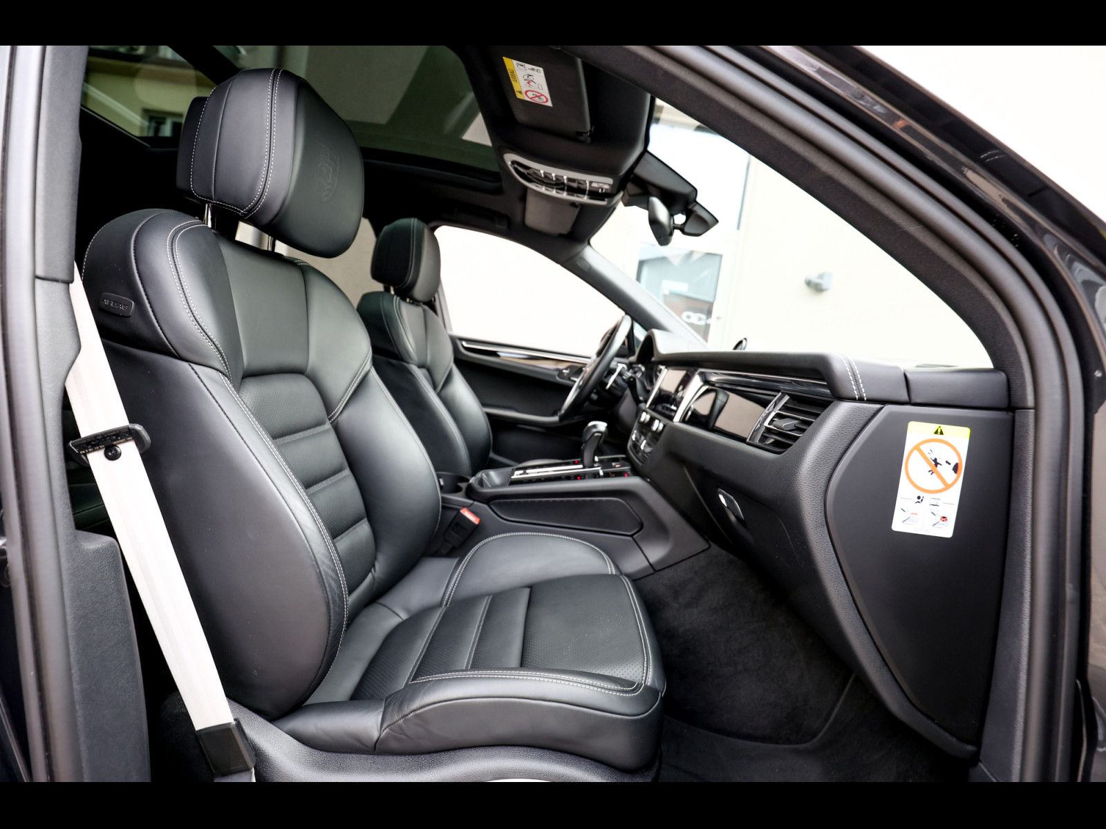 Porsche Macan III S PDK - Samsaru's Car Outlet