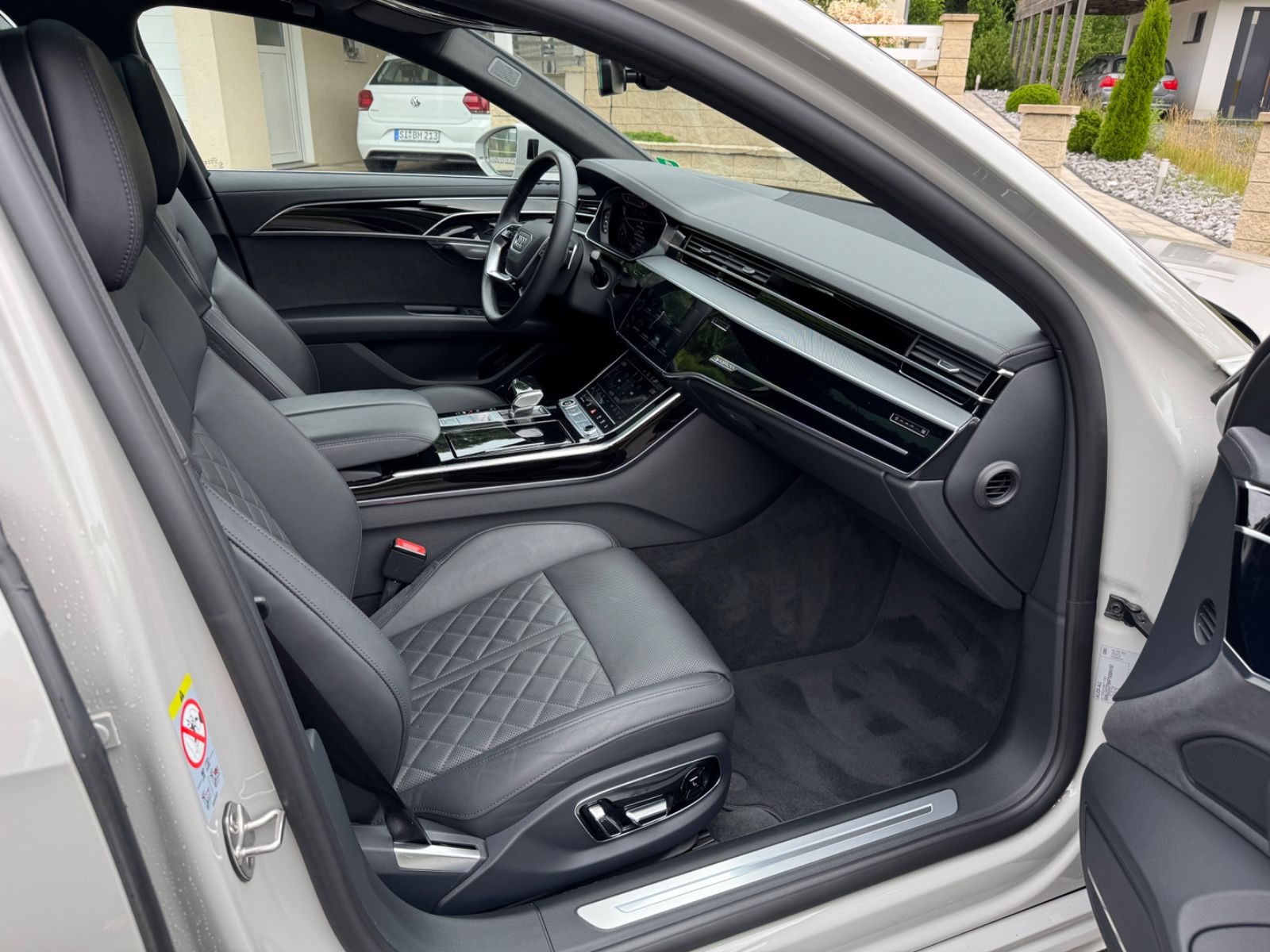 Audi A8 55 TFSI quattro S-line - Samsaru's Car Outlet