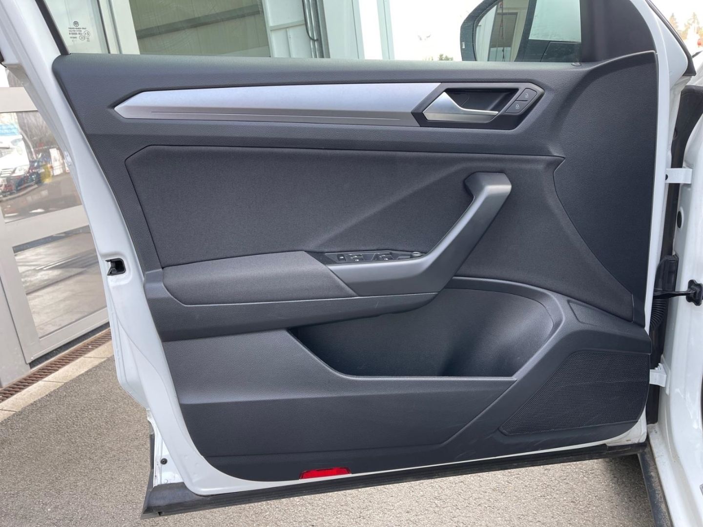 Volkswagen T-Roc Active 2.0 TDI DSG - Samsaru's Car Outlet