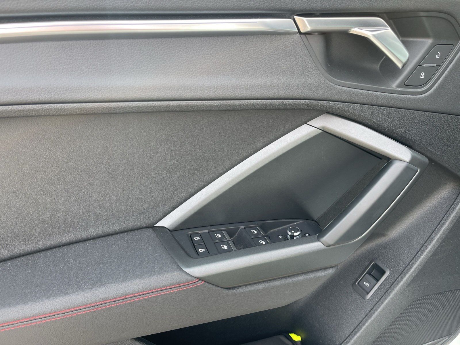 Audi Q3 40 TFSI S-line quattro S-tronic - Samsaru's Car Outlet