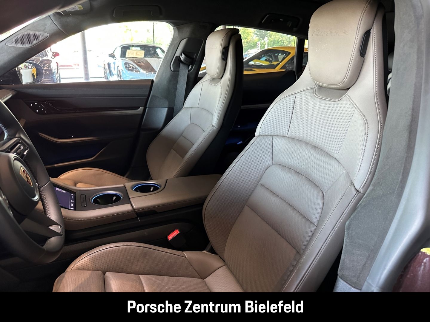 Porsche Taycan Turbo S Cross Turismo Burmester Panorama