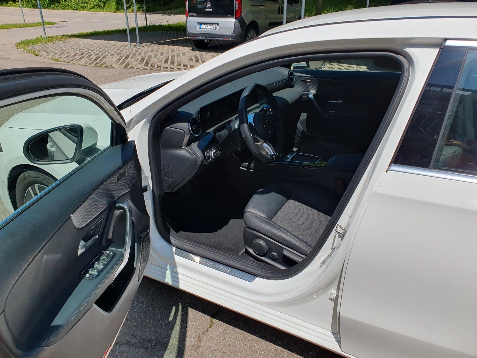 Mercedes-Benz A 180 Progressive - Samsaru's Car Outlet