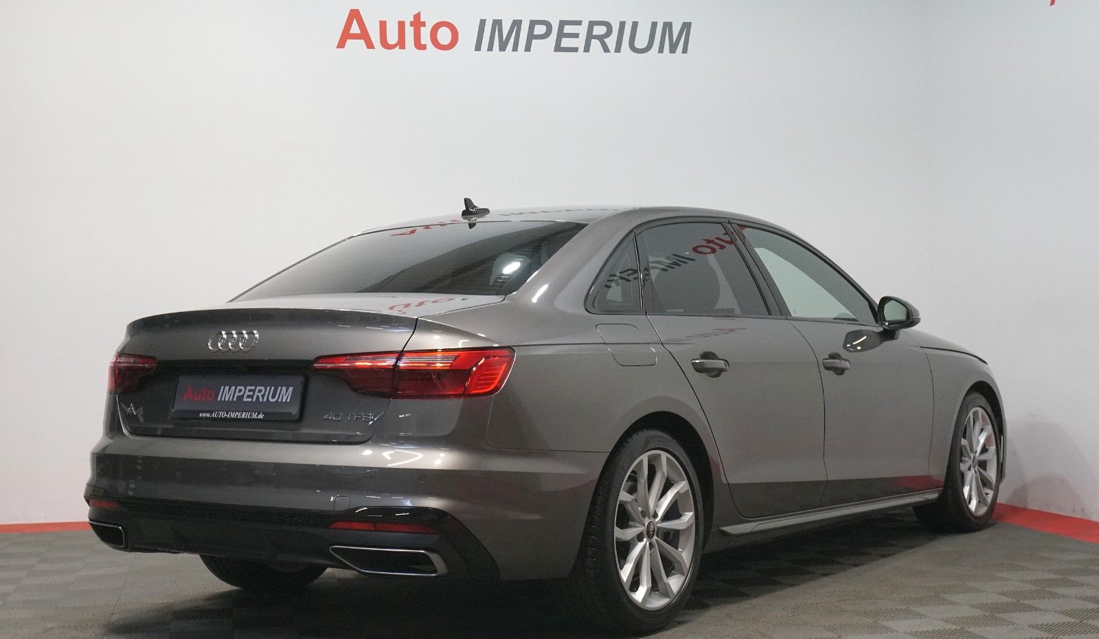 Audi A4 Lim. 40 TFSI S line - Samsaru's Car Outlet