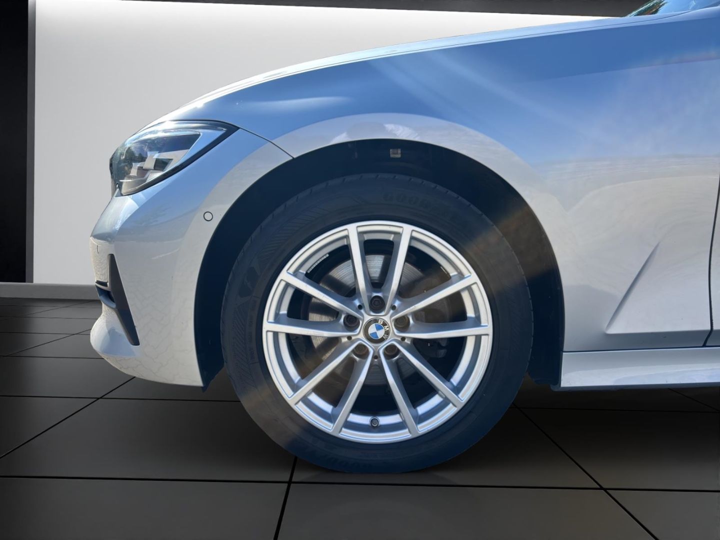 BMW 320 xDrive Advantage - Samsaru's Car Outlet