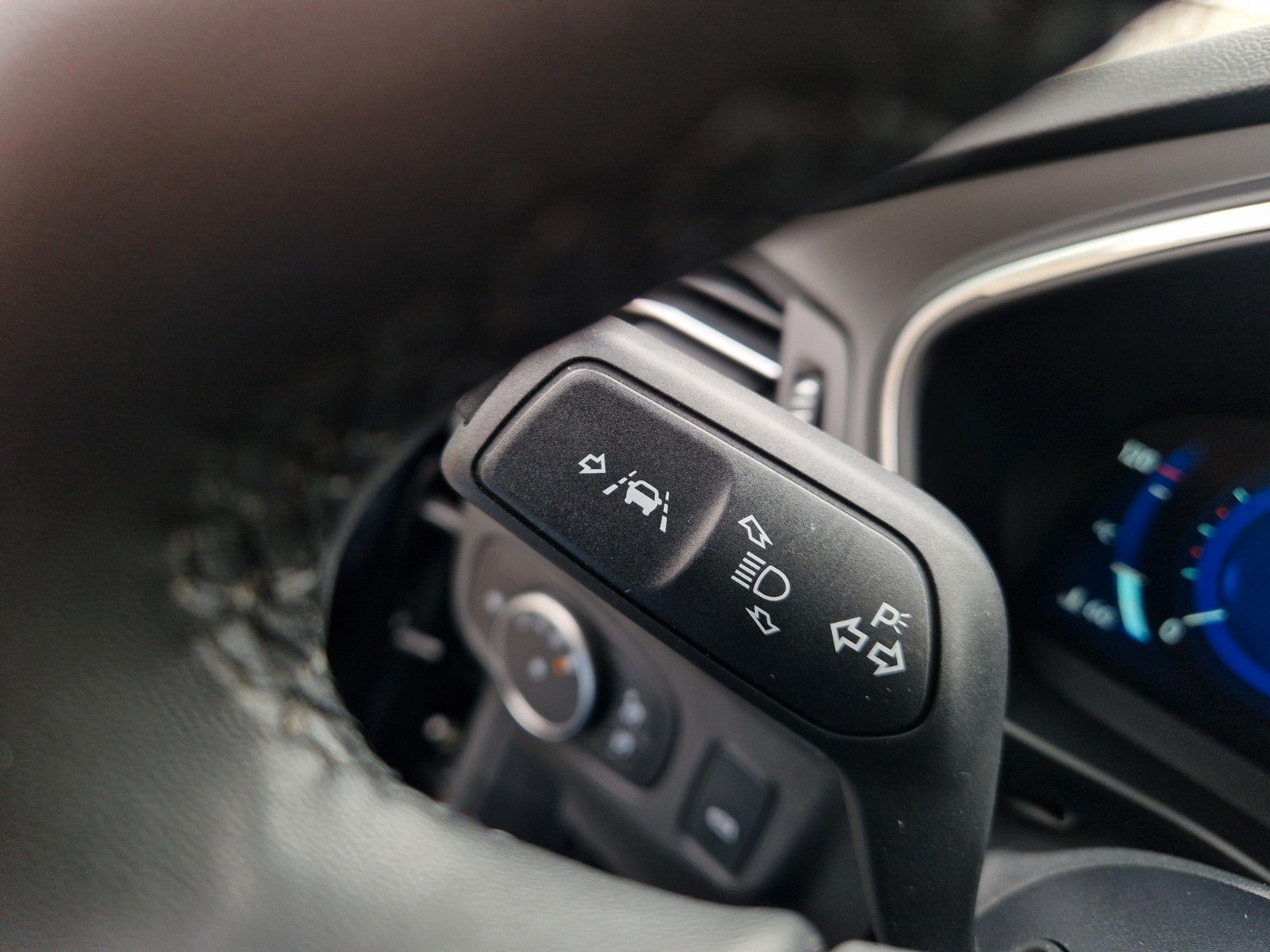 Ford Focus Tun.Titanium 1.Hd Aut. LED AHK NAVI Rf ACC