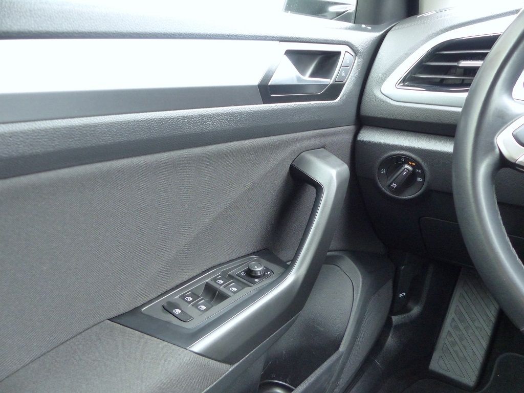 Volkswagen T-Roc 1.0 TSI Life - Samsaru's Car Outlet