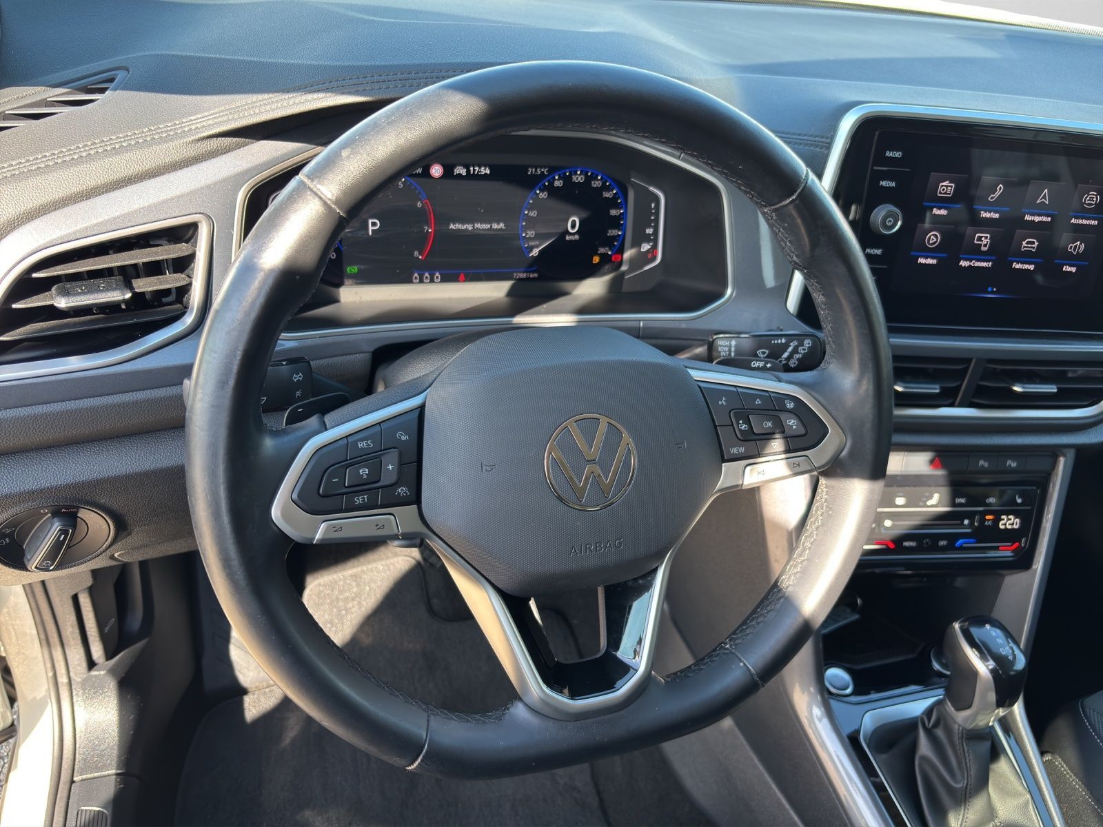 Volkswagen T-Roc Style 1.5 TSI DSG - Samsaru's Car Outlet
