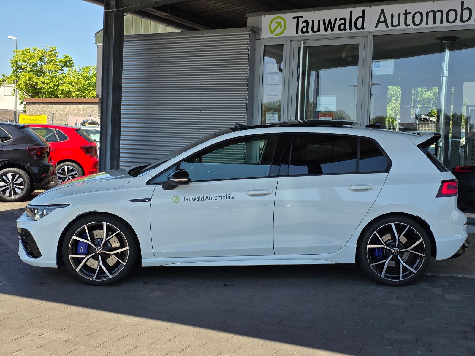 Volkswagen Golf VIII R 2.0 TSI DSG - Samsaru's Car Outlet