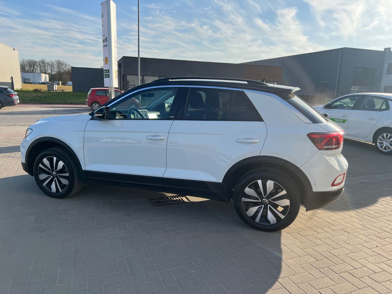 Volkswagen T-Roc 1.0 TSI Move - Samsaru's Car Outlet