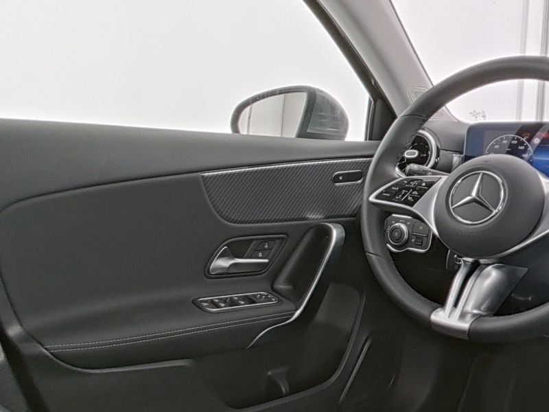 Mercedes-Benz A 180 Progressive - Samsaru's Car Outlet