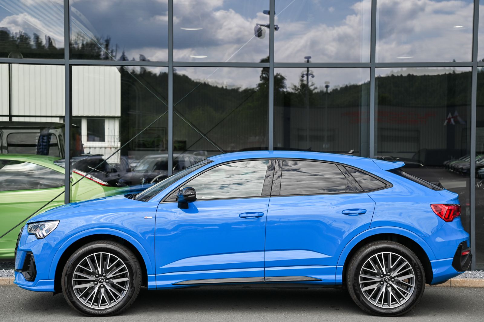 Audi Q3 Sportback 40 TFSI quattro S line - Samsaru's Car Outlet