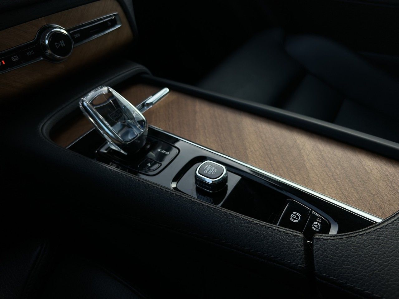 Volvo XC90 B5 Inscription AWD/7-Sitzer/Pano/AHK/Kamera