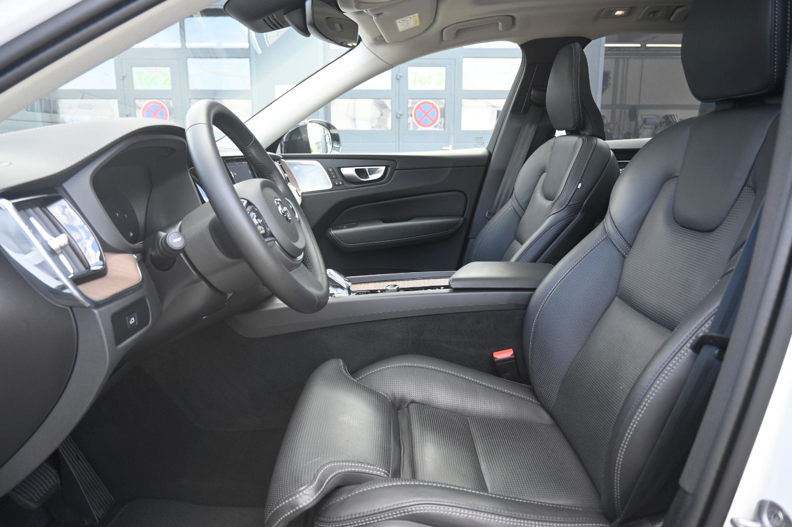 Volvo XC60 B4D AWD Ultimate Dark*LUFT*HUD*B&W*AHK*360°