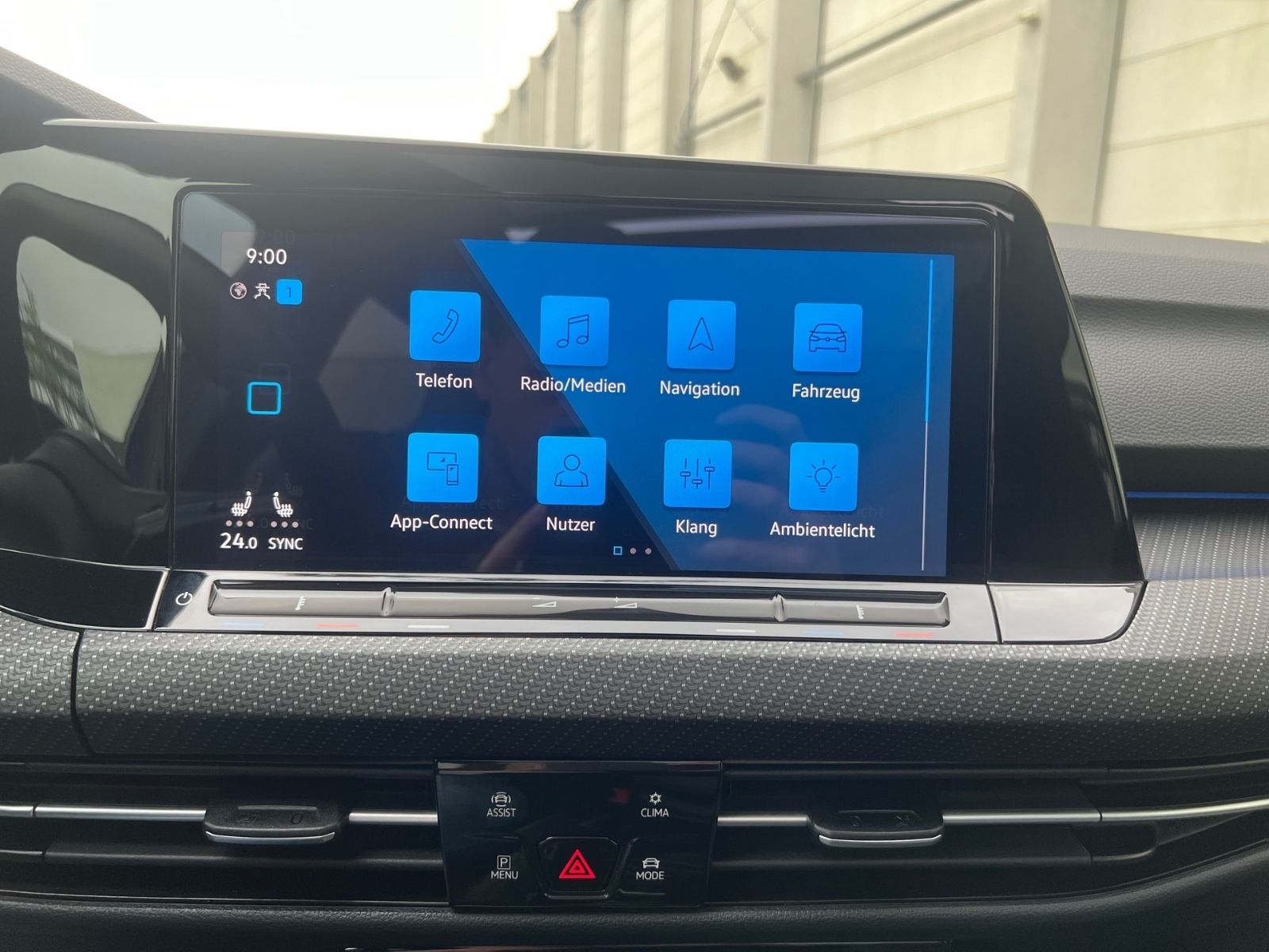 Volkswagen Golf VIII Variant 2.0 TDI R-Line - Samsaru's Car Outlet