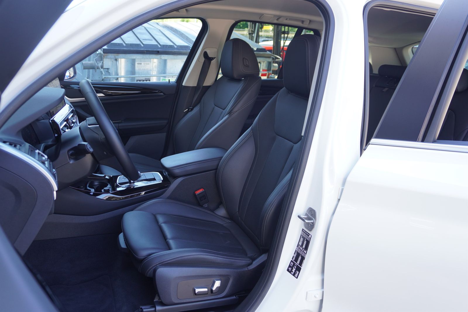 BMW X3 xDrive20i - Samsaru's Car Outlet