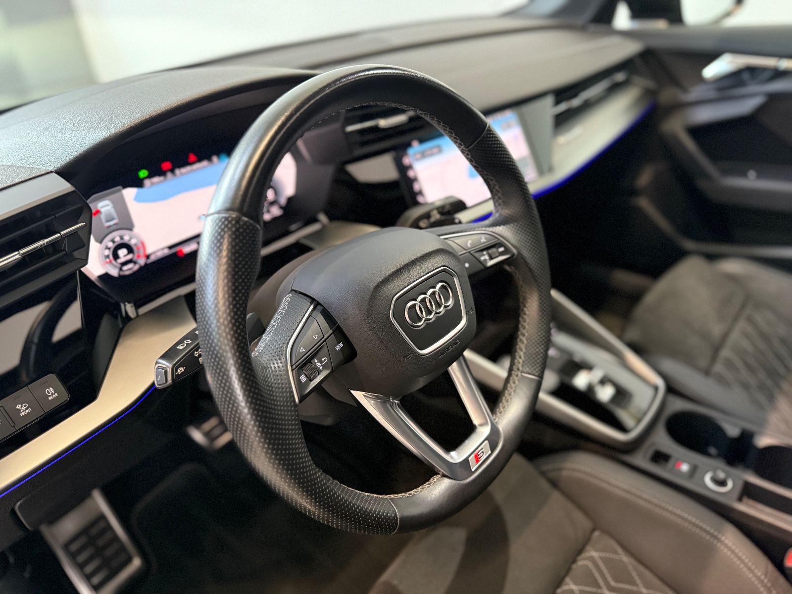 Audi A3 Limousine 35 TFSI S line Pano Kam ACC black