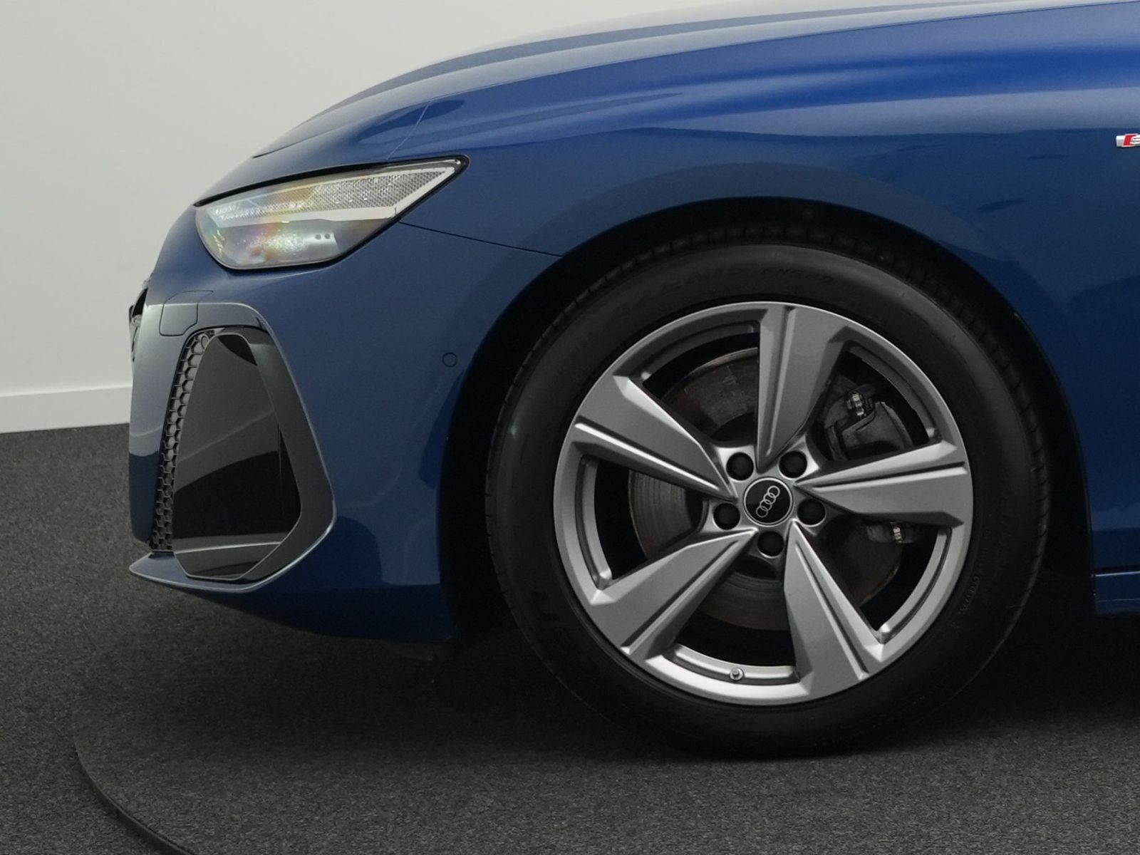 Audi A6 Avant S line TDI quattro *AHK*PANO*HdUp*19''*