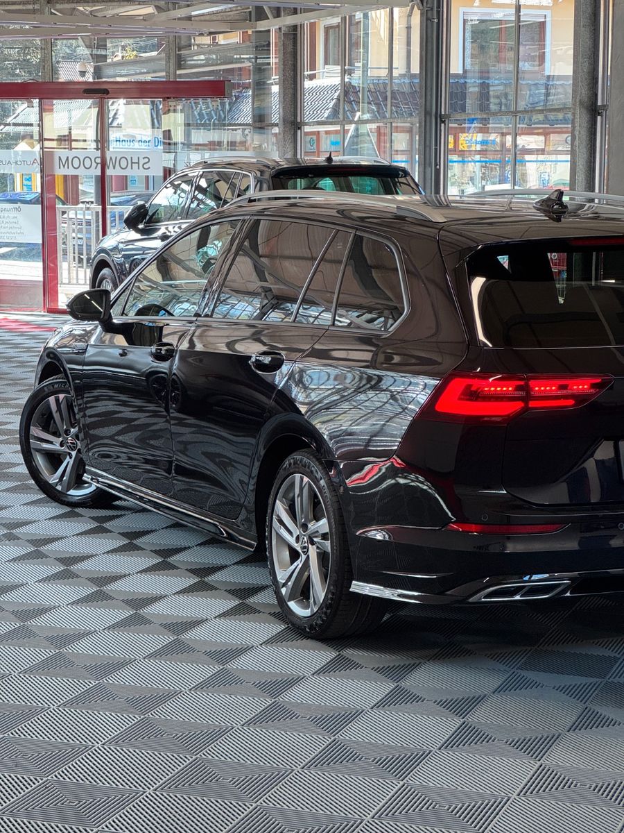 Volkswagen Golf VIII Variant R-Line - Samsaru's Car Outlet