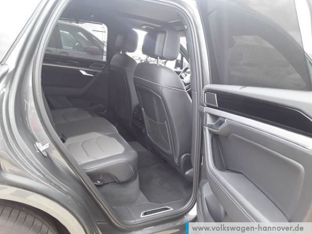 Volkswagen Touareg 3.0 TDI Tiptronic 4-Motion R-Line - Samsaru's Car Outlet