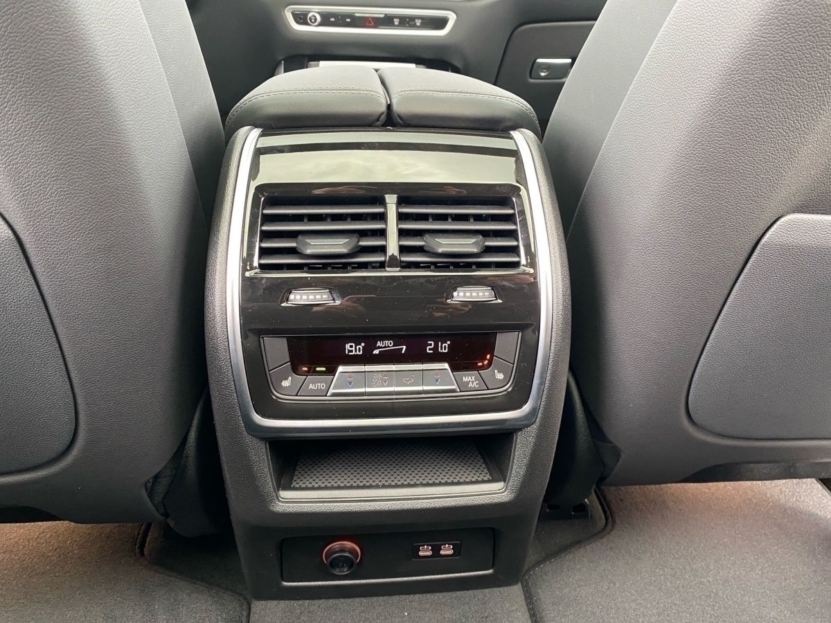 BMW X5 xDrive40d M-Sport AHK KeyLess Pano DA Prof Ai