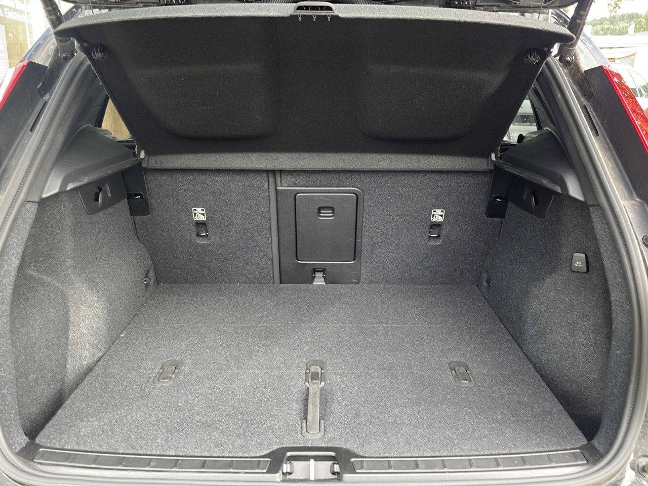 Volvo XC 40 Core 2WD Bluetooth Navi LED Klima