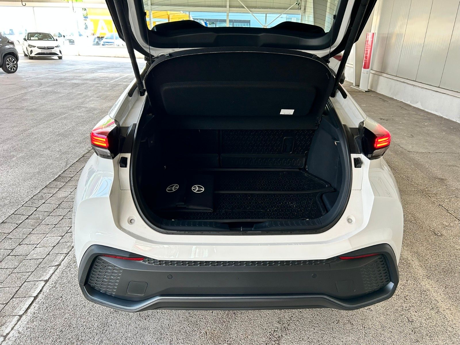 Toyota C-HR 2.0l Plug-in Hybrid Team D Technikp.