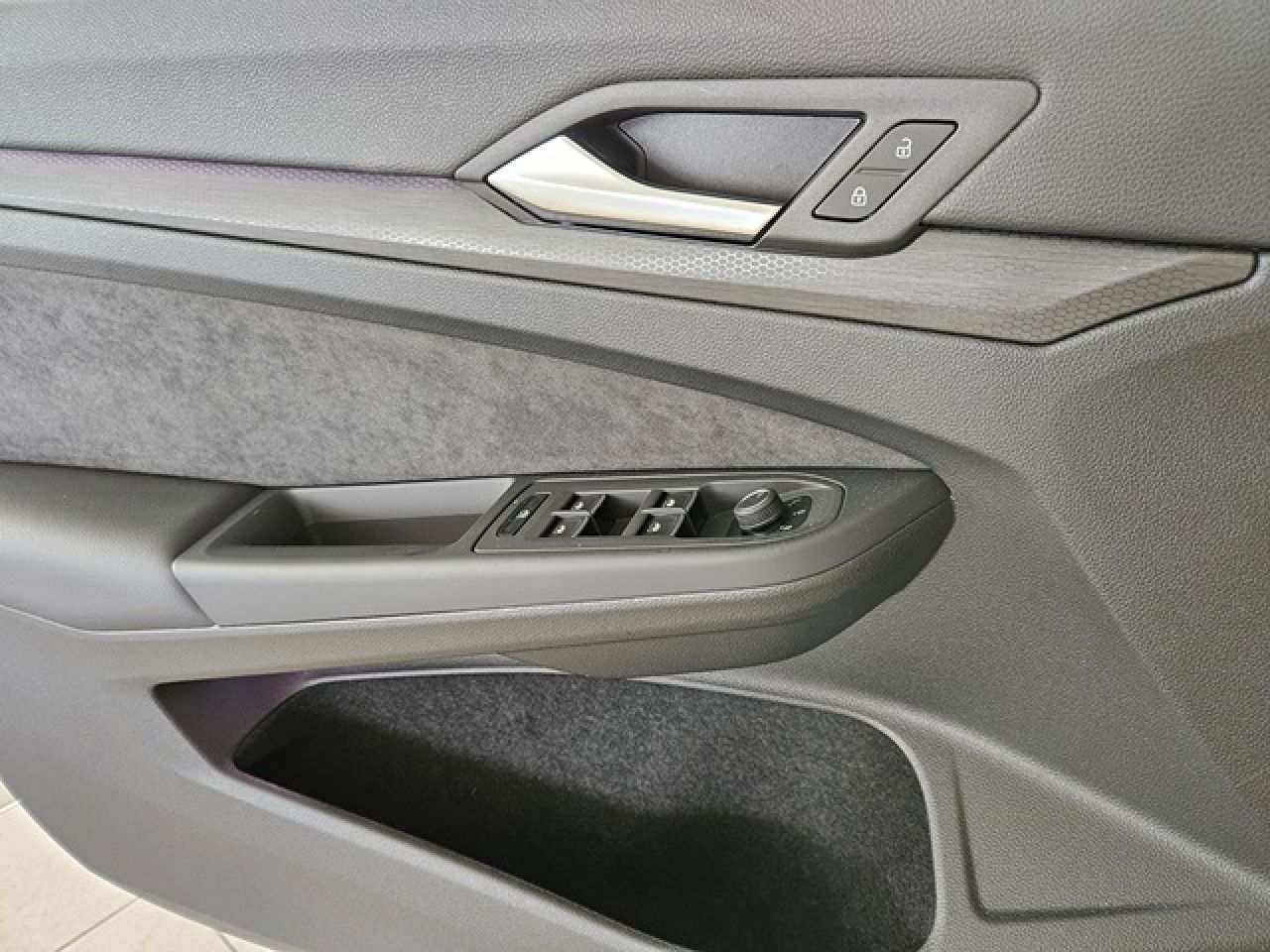 Volkswagen Golf 2.0 TSI GTI DSG BlackStyle - Samsaru's Car Outlet