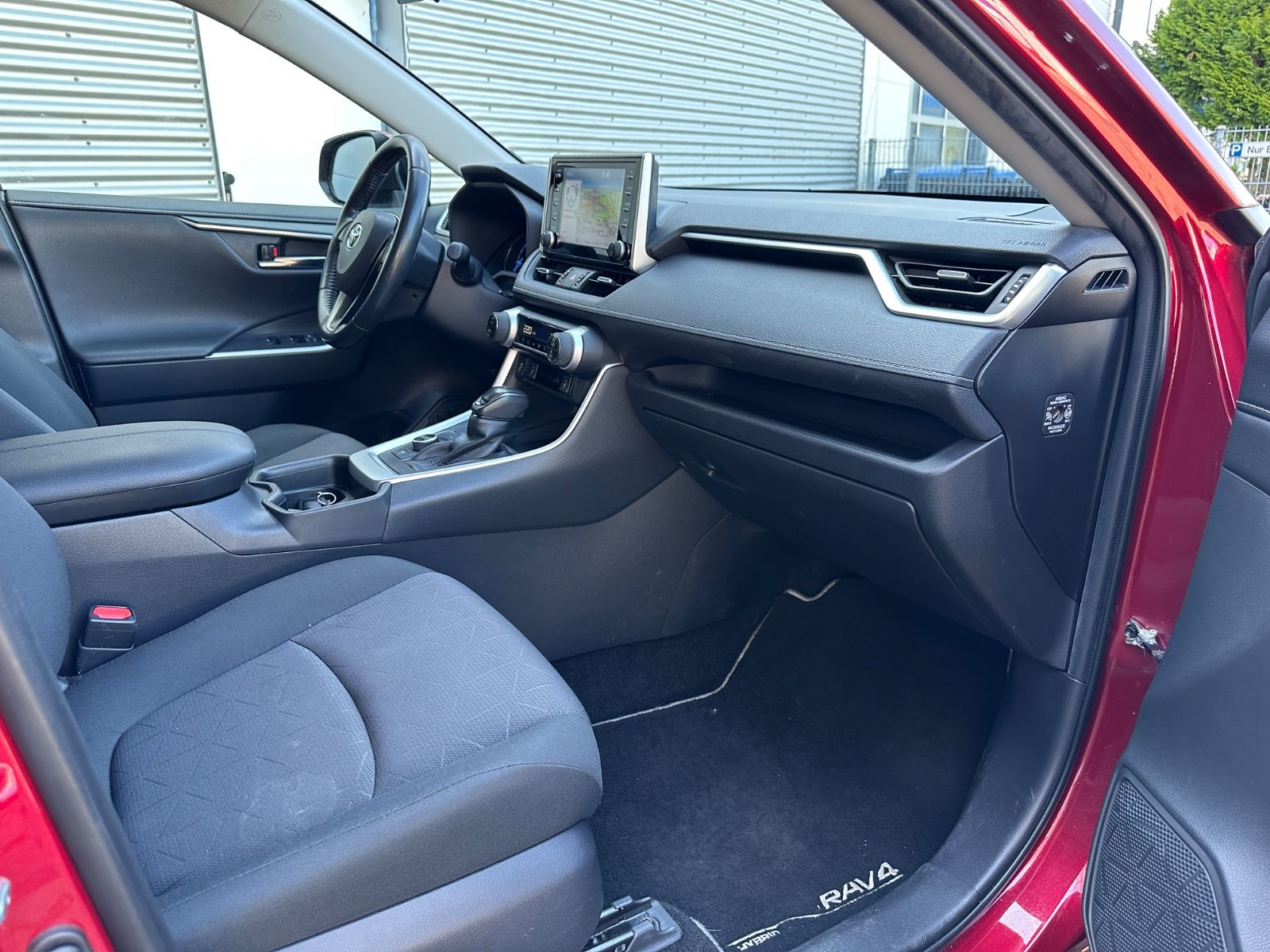 Toyota RAV 4 2.5 Hybrid 4x4 - Samsaru's Car Outlet