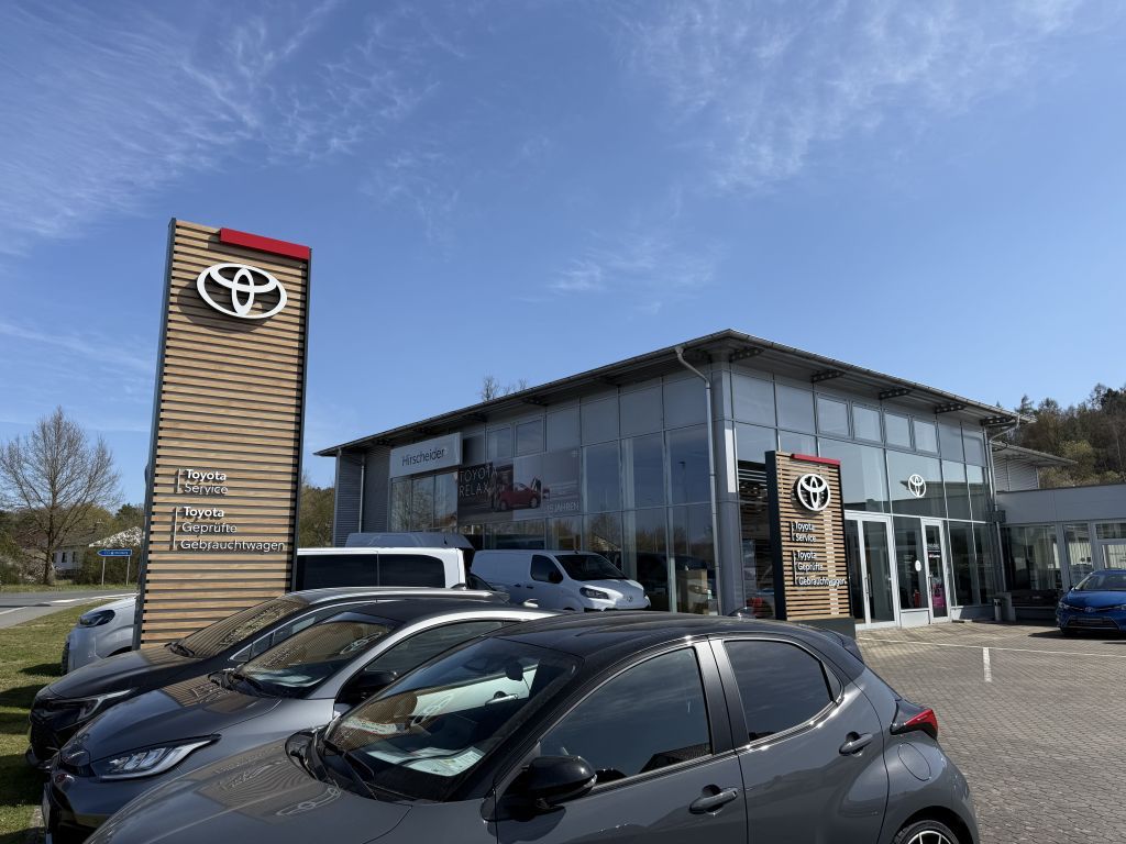 Toyota RAV 4 2.5 Hybrid Team - Samsaru's Car Outlet