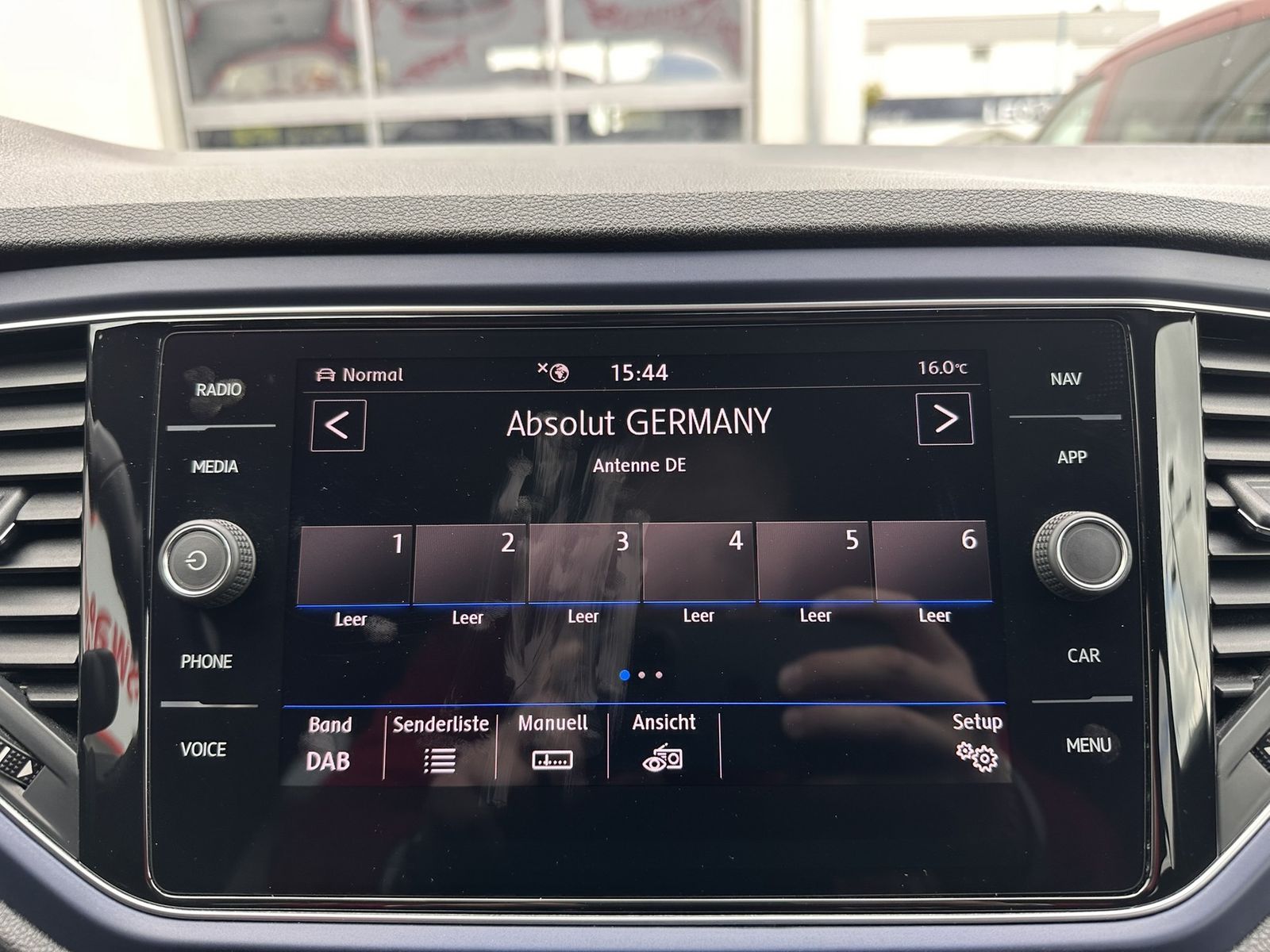 Volkswagen T-Roc 2.0 TDI United - Samsaru's Car Outlet