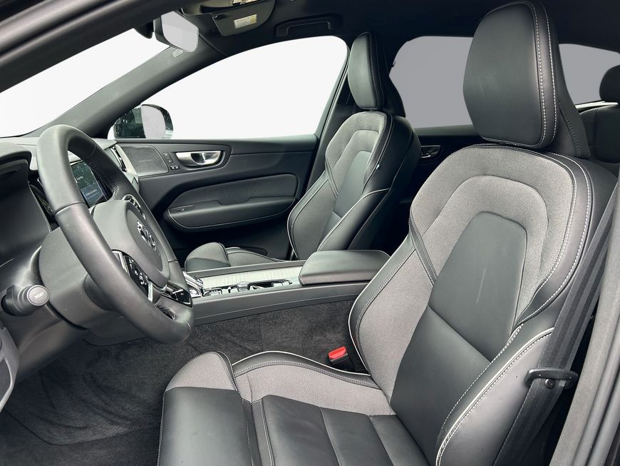 Volvo XC60 B4 B Plus Dark - Samsaru's Car Outlet