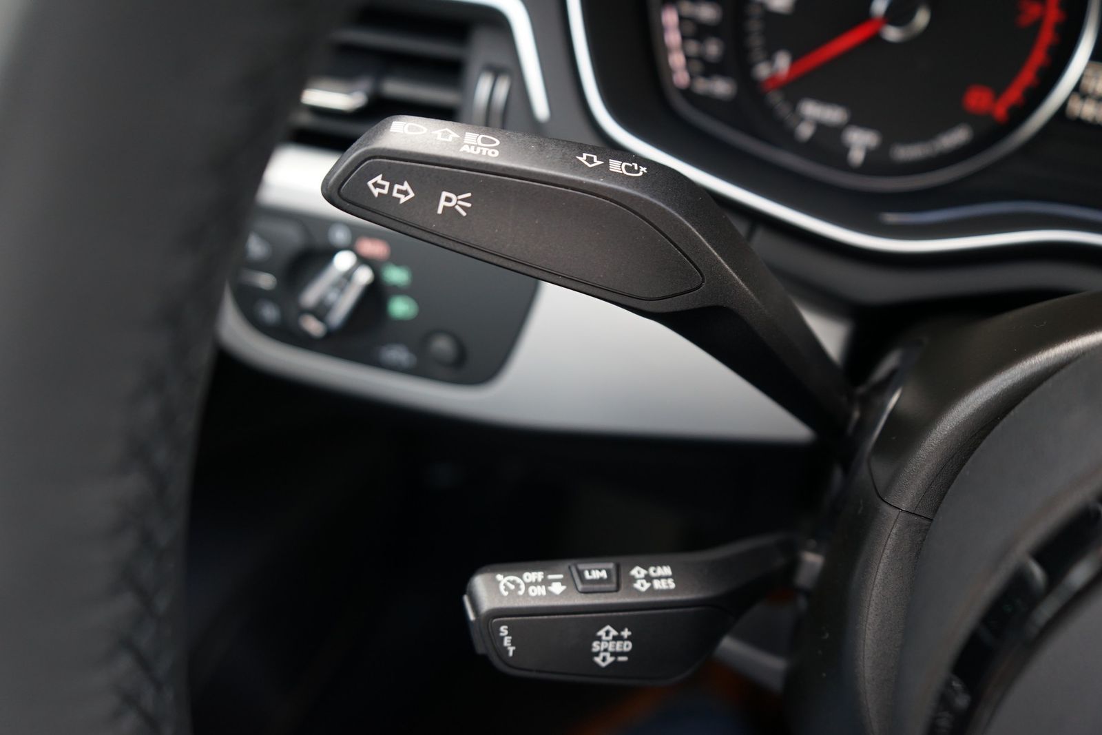 Audi A4 Avant 40 TFSI S line - Samsaru's Car Outlet