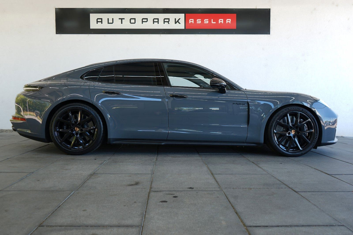 Porsche Panamera 4 S E-Hybrid/MEGA-SPEC/PCCB/BURMESTER