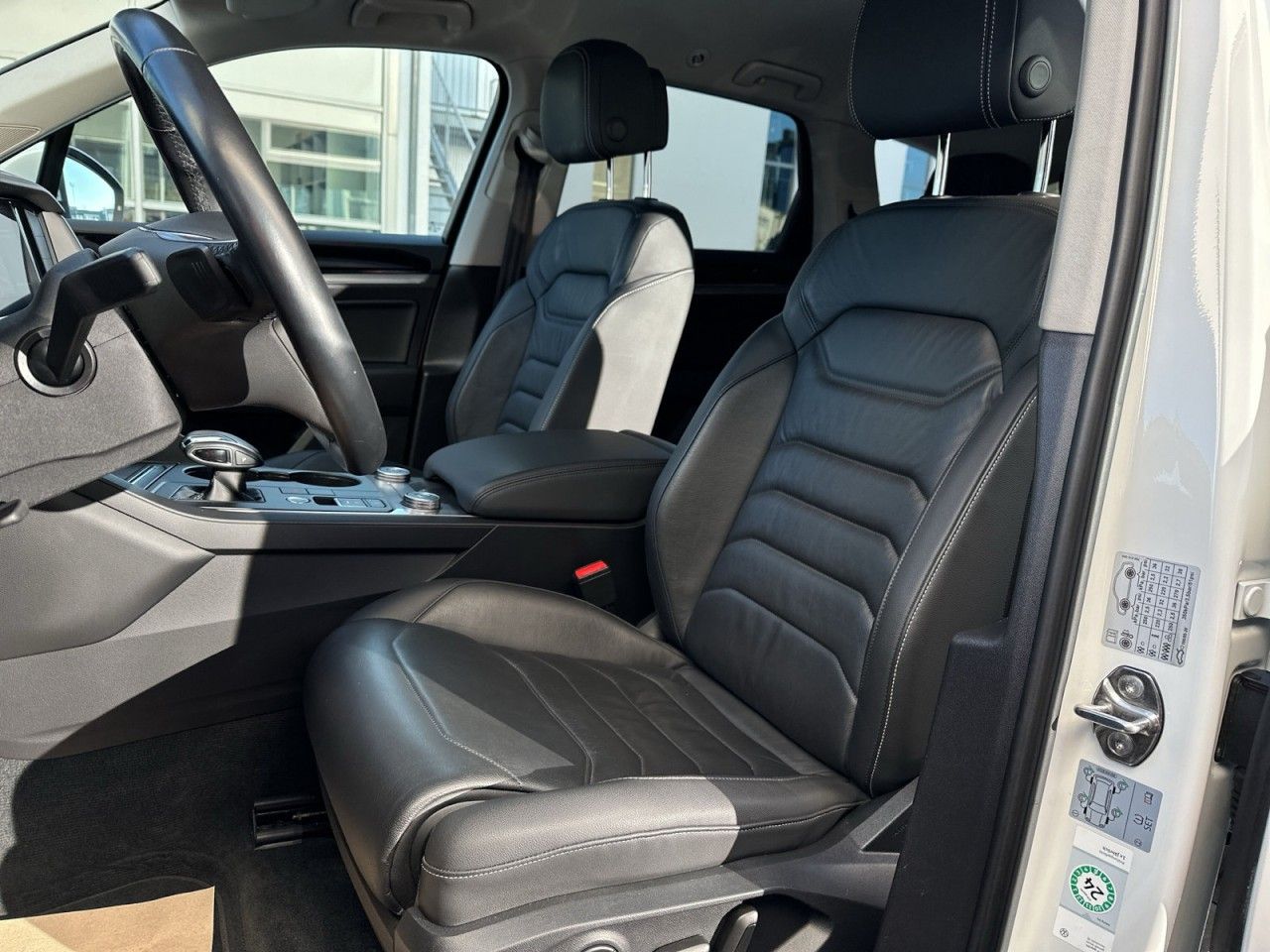 Volkswagen Touareg 3.0 V6 TDI Elegance 4Motion - Samsaru's Car Outlet