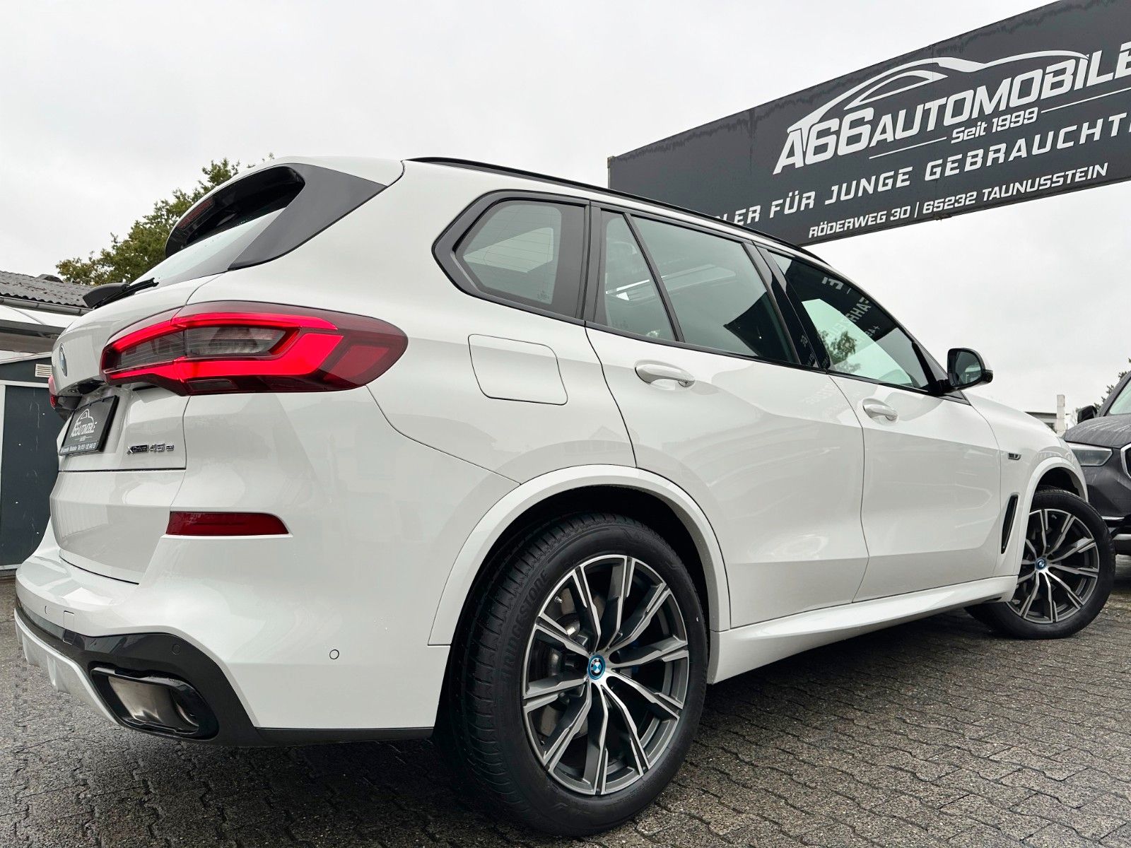 BMW X5 xDr45e M Sport PANO*M Sitze*Laser*ACC*360°