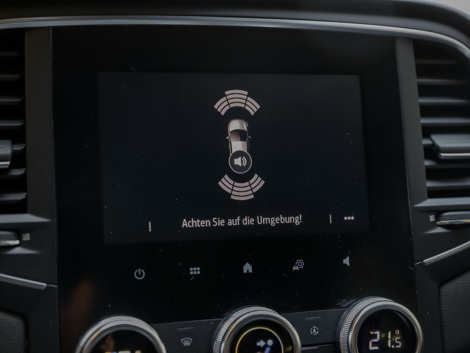 Renault Megane Grandtour ZEN E-TECH Plug-in - Samsaru's Car Outlet