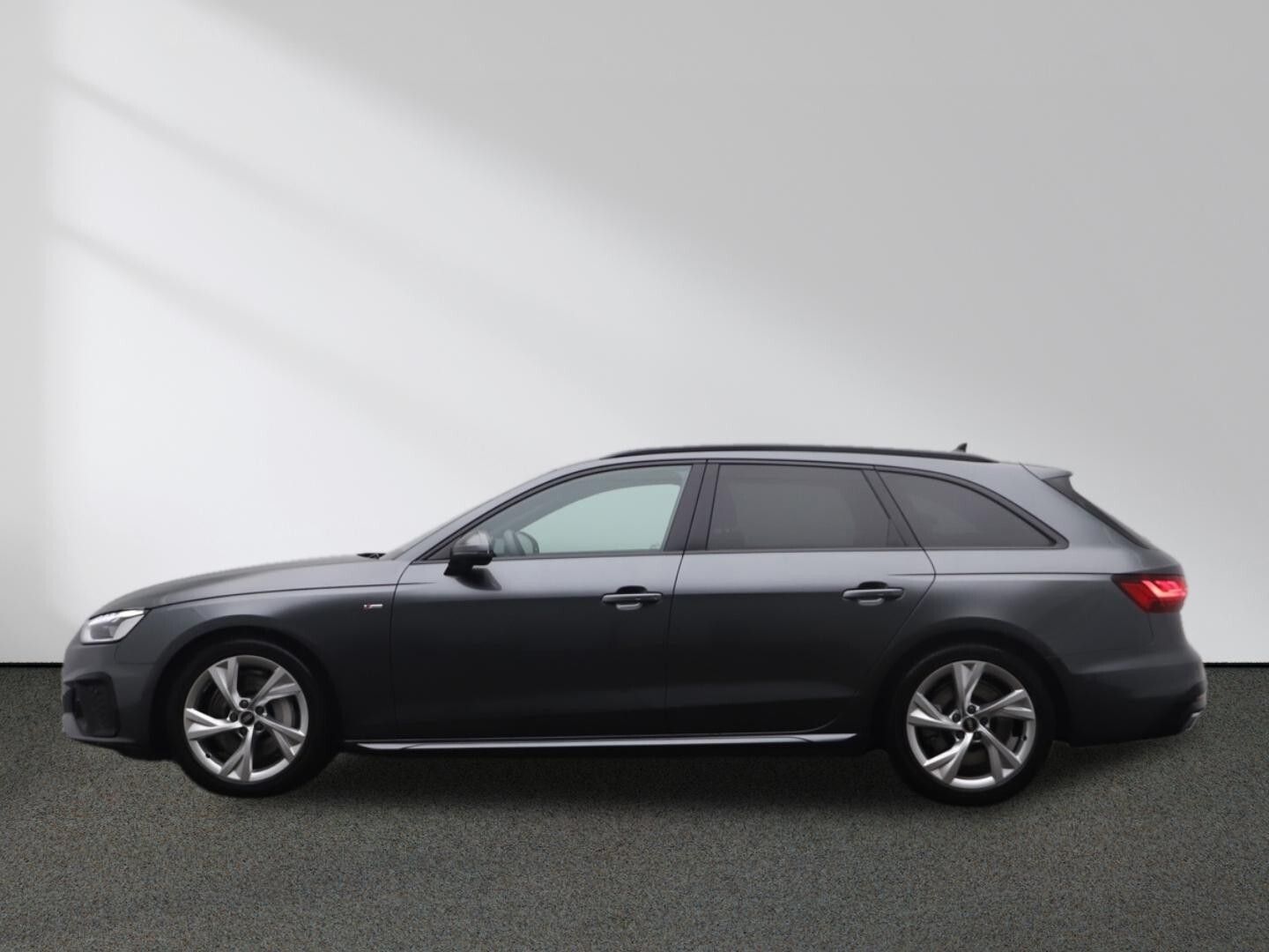 Audi A4 Avant 45 TFSI quattro S line - Samsaru's Car Outlet