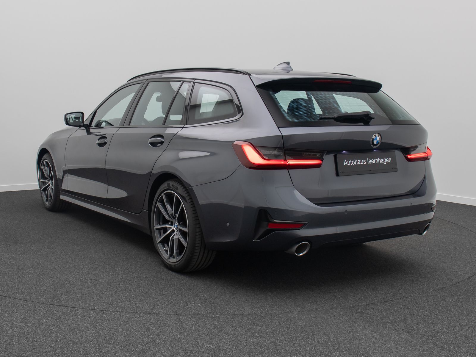 BMW 320i Sport Line - Samsaru's Car Outlet