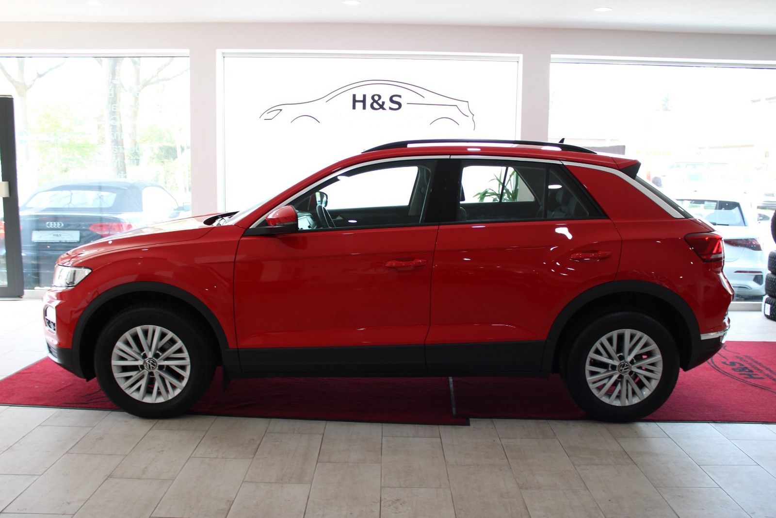 Volkswagen T-Roc 1.5 TSI Style - Samsaru's Car Outlet