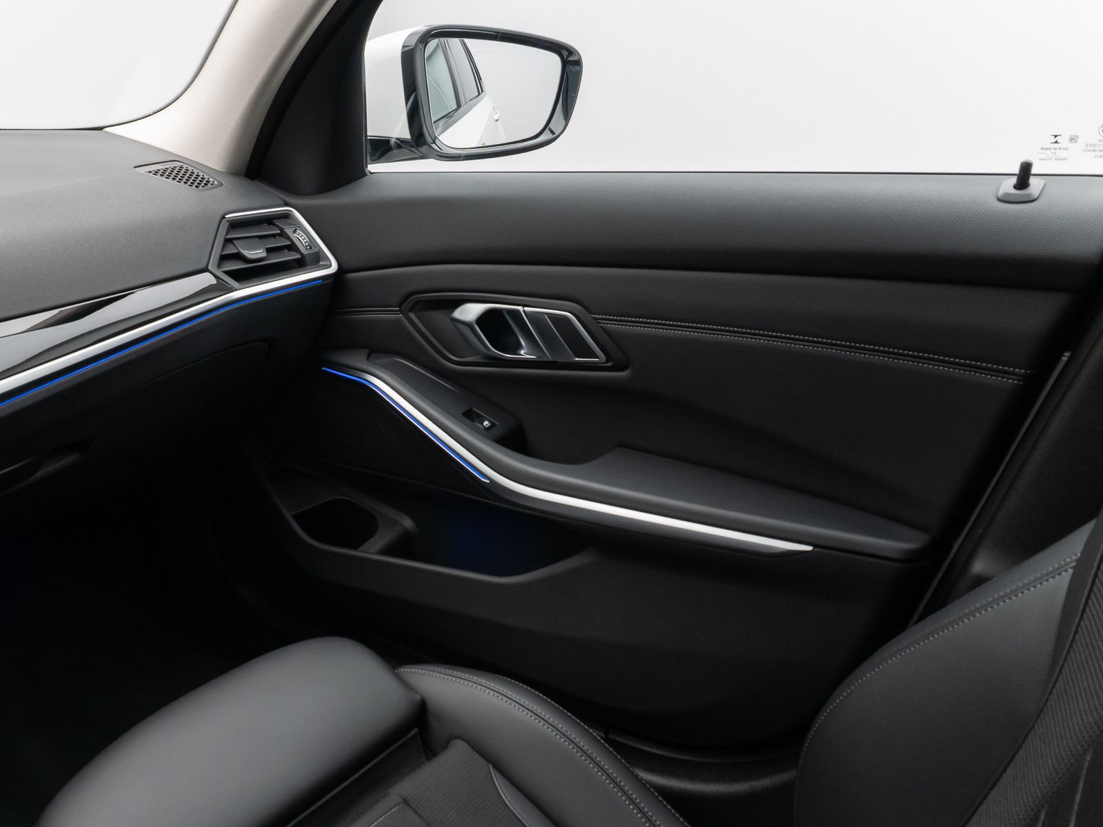 BMW 320d SportLine - Samsaru's Car Outlet