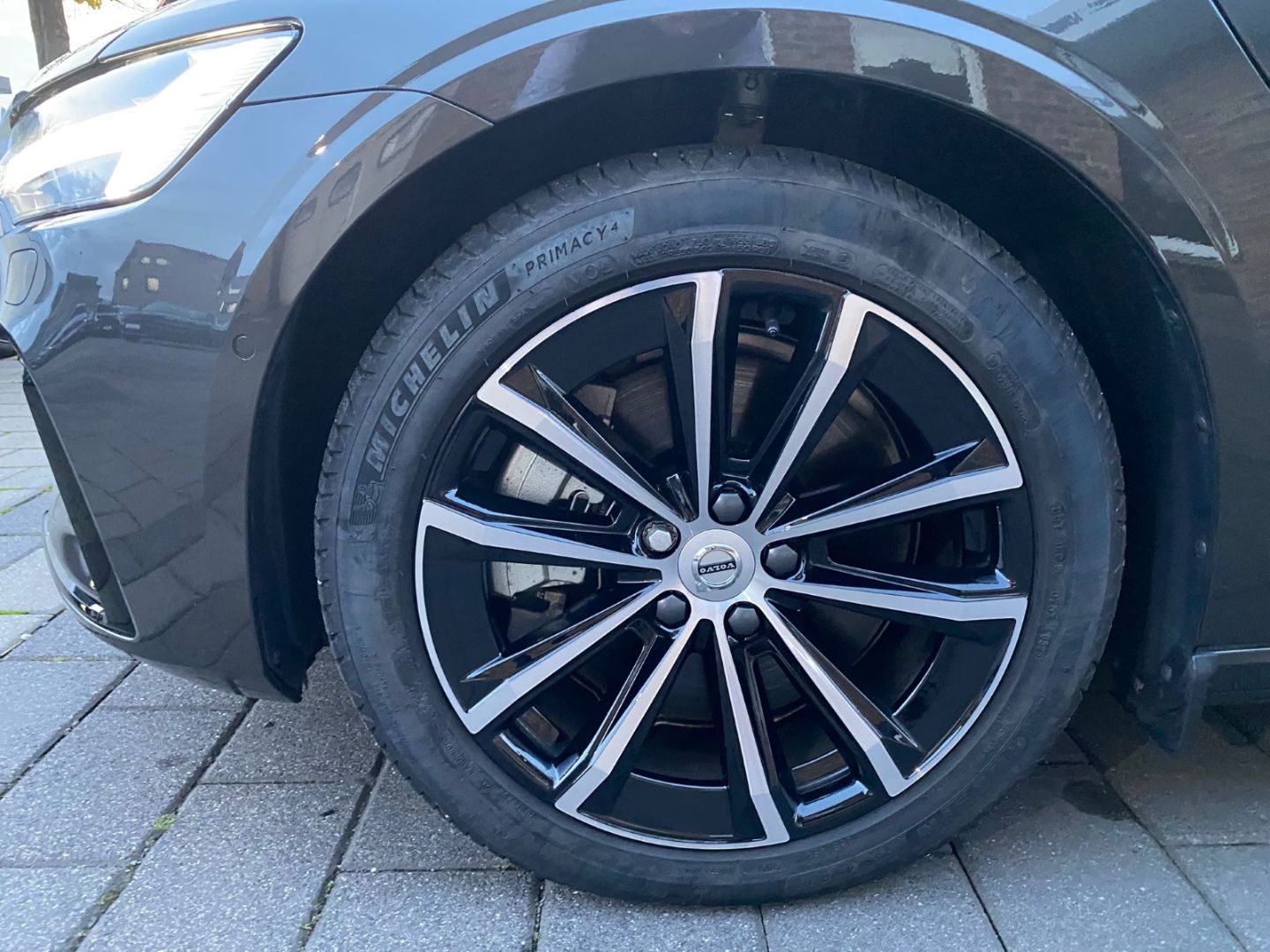 Volvo V60 T6 Plus Dark Kombi Recharge AWD Plug-In