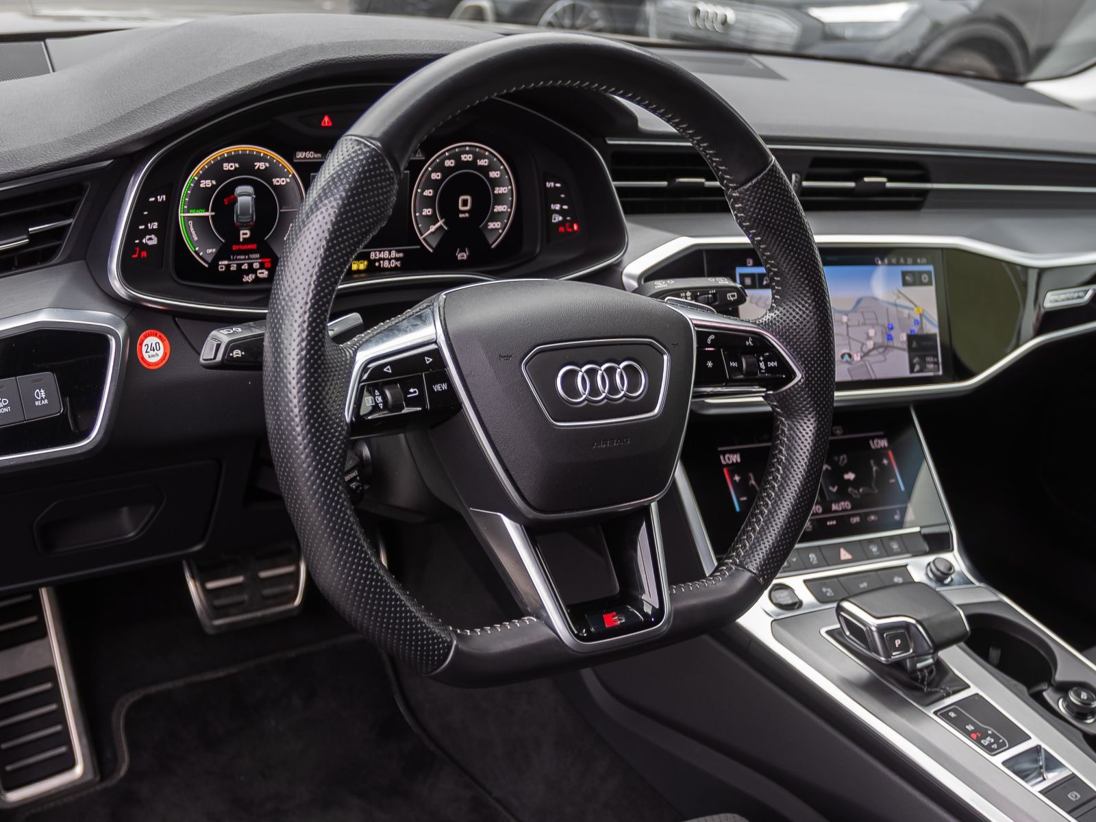 Audi A6 Avant S line 55TFSIe qu Navi Matrix HuD Stand